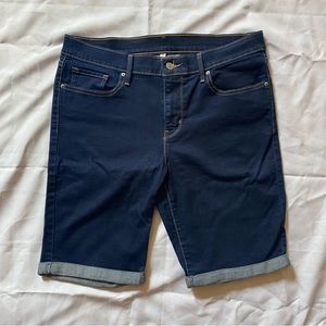 LEVIS WOMENS KNEE LENGTH SHORTS